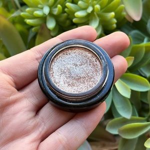 Victoria Beckham Beauty Lid Lustre “Chiffon”